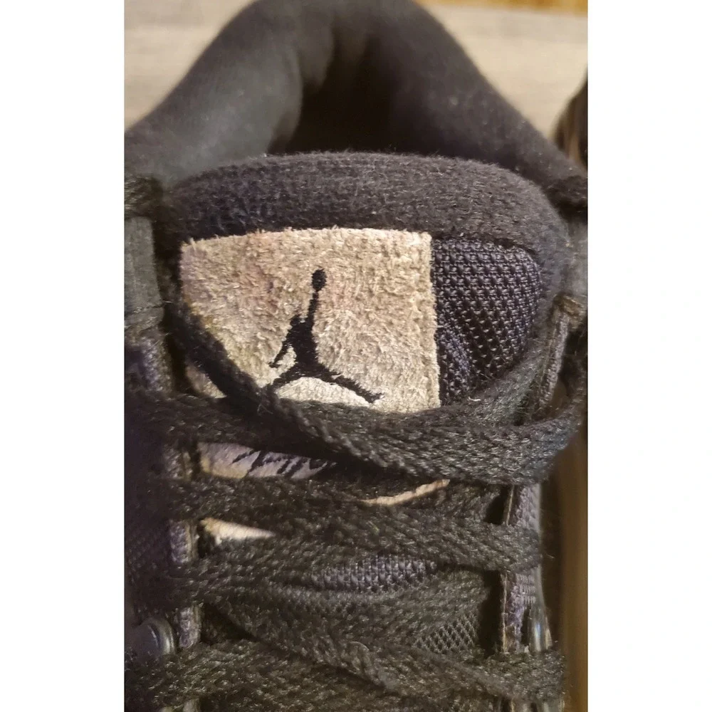 Air Jordan 4 Retro Modern Athletic Shoes Youth Size‎ 4Y Black